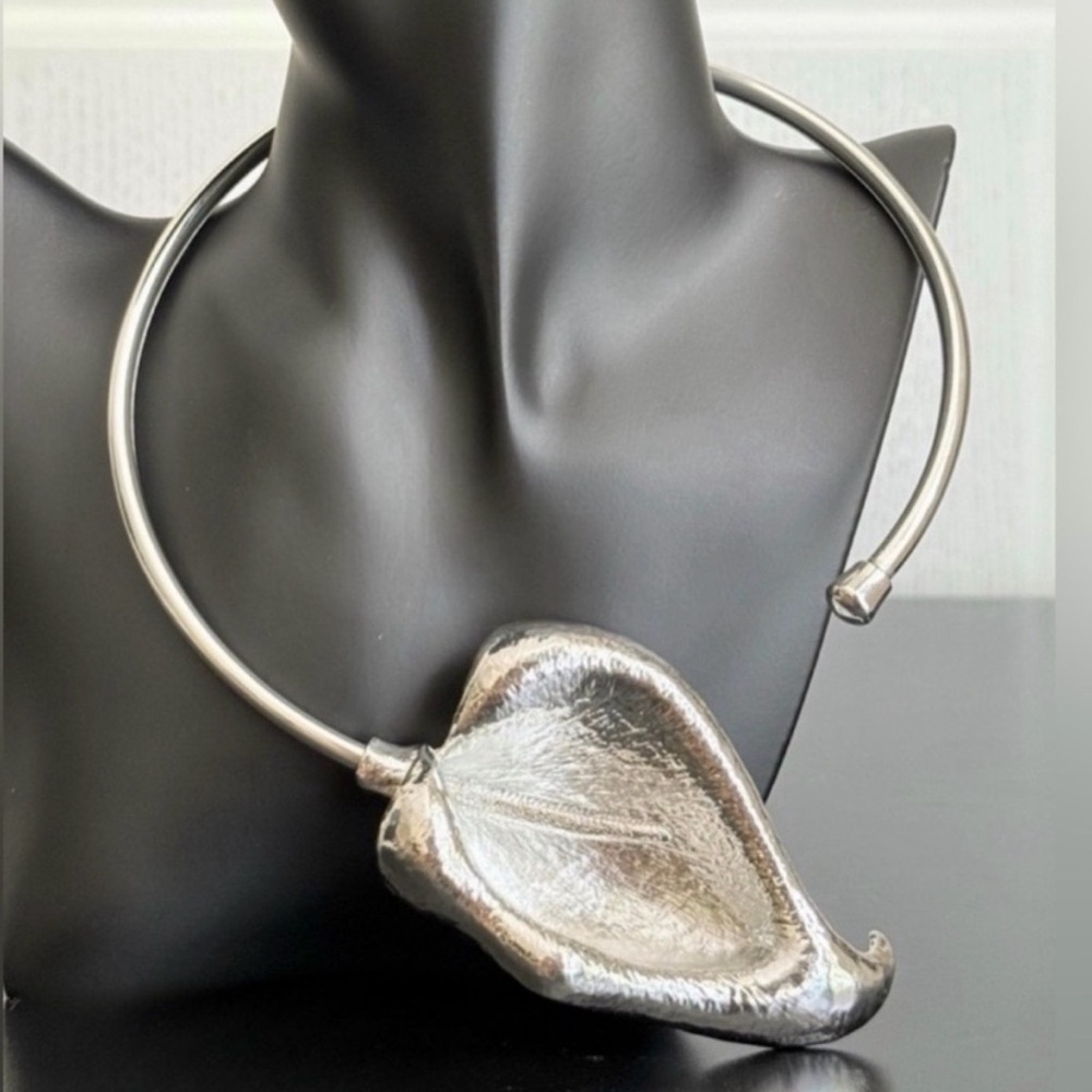Zara Silver Oversized Leaf Choker  Necklace